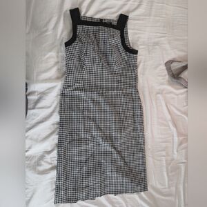 Like New W by Worth Women's Sleeveless Square Neck Printed Sheath dress, Size 6